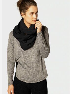 🖤 ✨ Beyond Yoga Hidden Pocket Infinity Scarf – Elevated At leisure Essential ✨